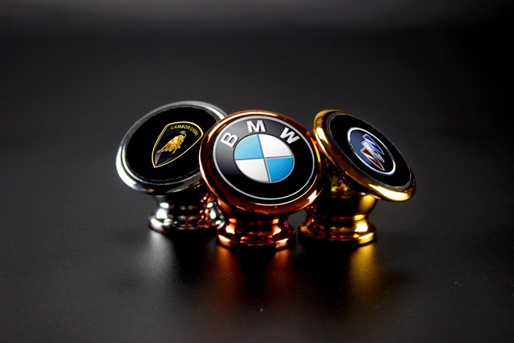 Магнитна поставка за телефон в кола - с лого на BMW, Mercedes, Volkswagen