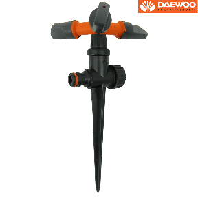 Поливник трираменен въртящ с пластмасово колче DAEWOO
