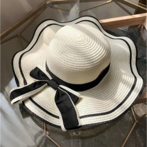 Лятна широкопола дамска шапка с ретро черно-бяла панделка