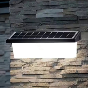 Стенна соларна лампа 26 см.